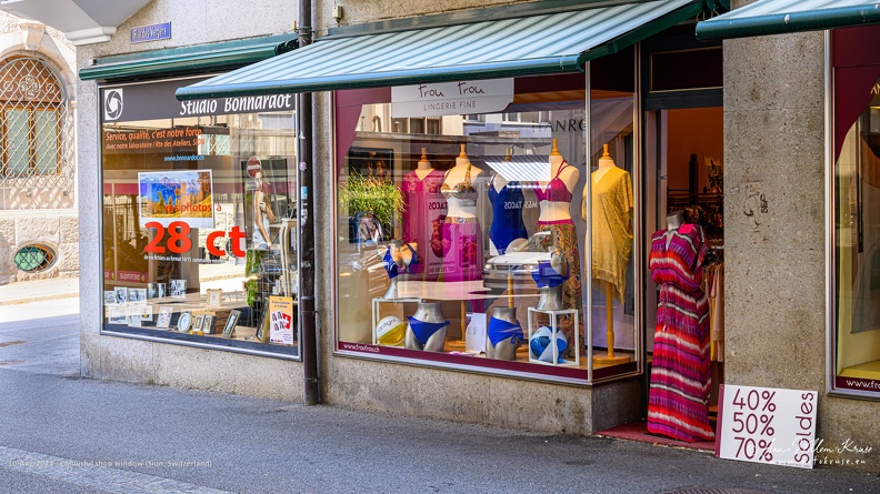 Colourful shop window (Sion, Switzerland) - GFK-20220810-Z9-1363-wallpaper-16_9.jpg Switzerland-Valais-Sion