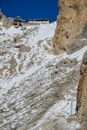 Toni Demetz Hütte (Rifugio Toni Demetz) embedded between the peaks of the Langkofeleck and the Fünffingerspitze on the Langkofelscharte