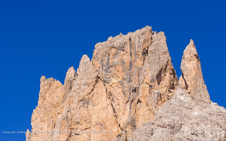 The Fünffingerspitze (Five Finger Peak, Punta delle Cinque Dita), so called because the five summits of this mountain form the shape of a hand with five fingers. The middle finger is the highest point with the summit (2918 meter) of the Fünffingerspitze. The thumb stands a bit isolated. Close-up of the Fünffingerspitze (Cinque Dita), part of the Langkofel Group mountain massif