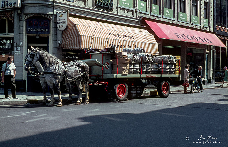 Barrels of Heineken beer delivered by horse and carriage at Café Zwart in Amsterdam in 1965 on a sunny day