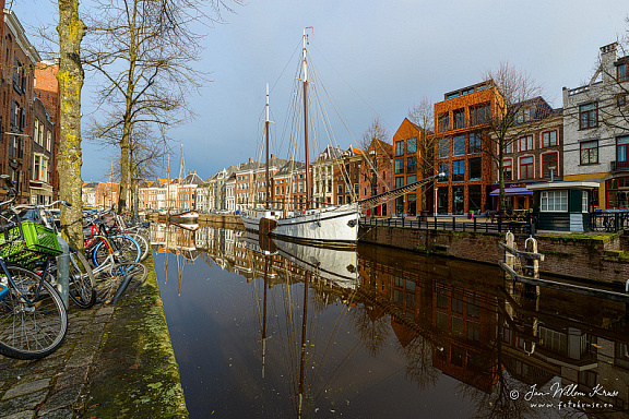 Sailing ship 'Mars' in the city of Groningen (332 Besuche) The Mars was built as a sailing coaster in 1924 at Mulder shipyard. After many wanderings on the Bal... Sailing ship 'Mars' in the city of Groningen