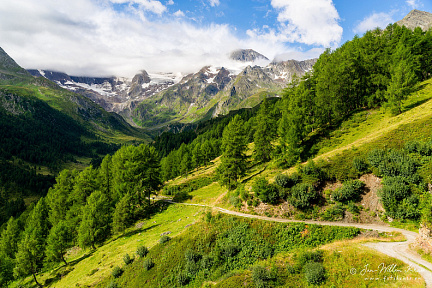 Seebertal (375 Besuche) Seebertal, with in the background the glacier Seeber Ferner an the mountain peaks Granatenkochel and... Seebertal