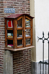Mini library to borrow or exchange a book (in Dutch called a Minibieb). (264 visits) Mini library to borrow or exchange a book (in Dutch called a Minibieb).
