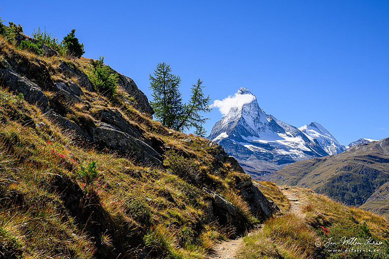 matterhorn-hiking-path-blue-sky_Z9-9758a.jpg