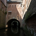 fgk-20240817-_DSC0067.jpg-binnendieze-s-hertogenbosch-brick-arches-canal-boat.jpg